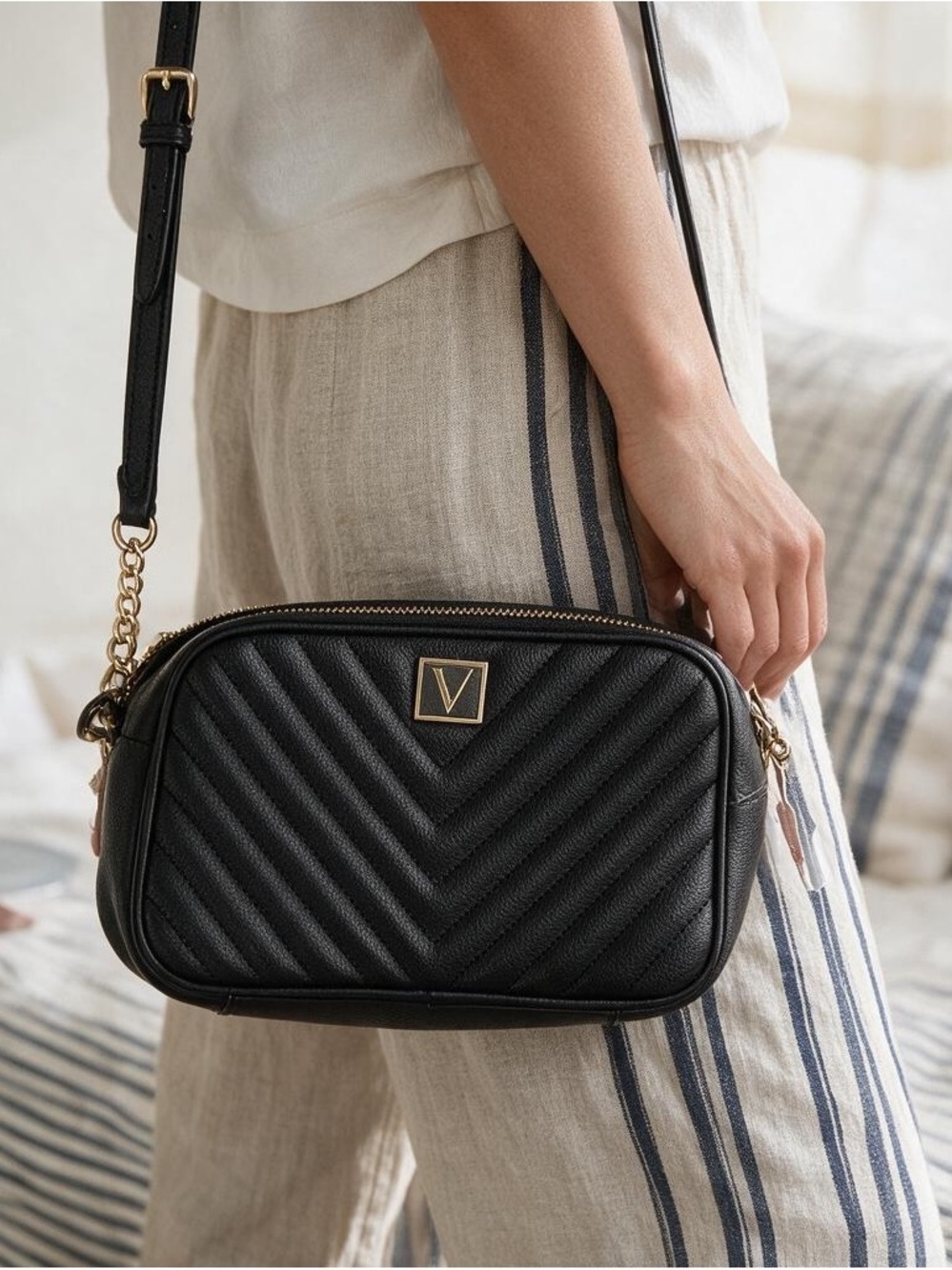 New Victoria’s Secret Black Quilted Crossbody Camara Bag